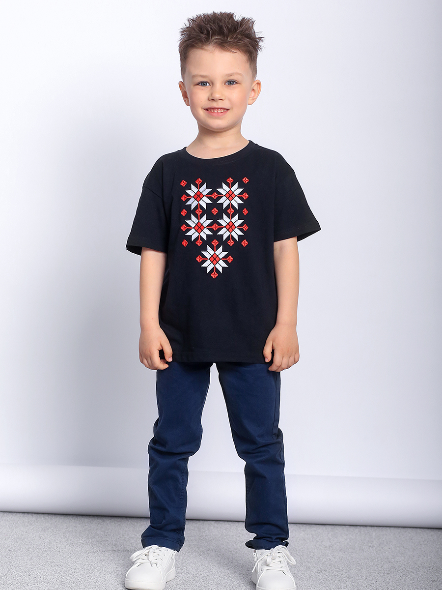 Детская футболка черная с красно-белой вышивкой "Жыццё"