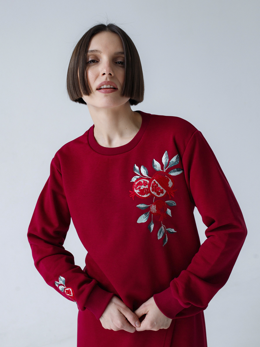Женский свитшот винный прямого кроя с вышивкой "Гранат"