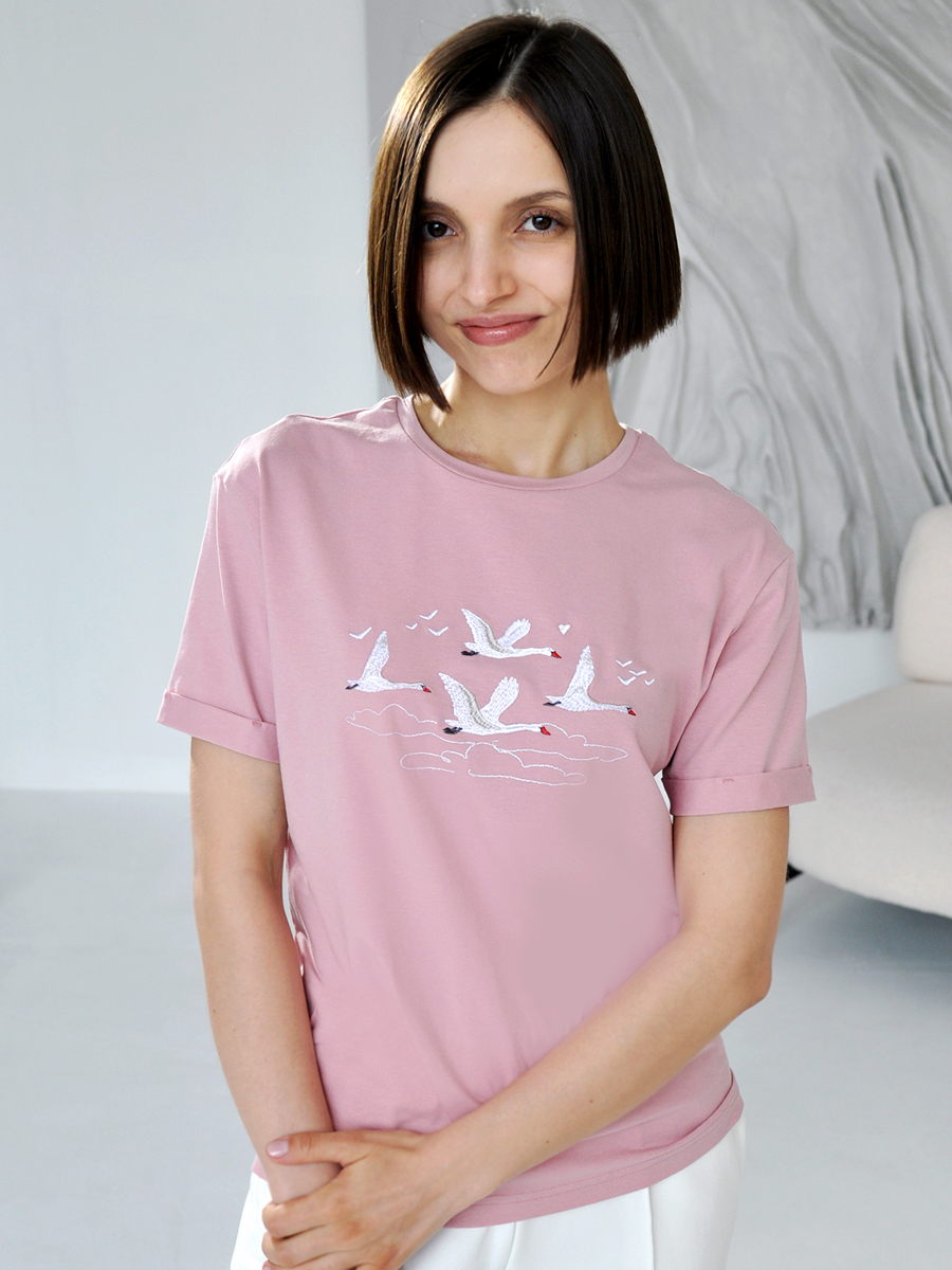 Женская футболка цвета пыльная роза оверсайз с вышивкой "Лебеди"