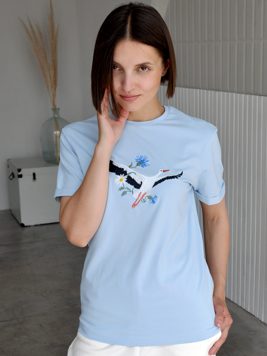 Женская голубая футболка оверсайз с вышивкой "Аист"