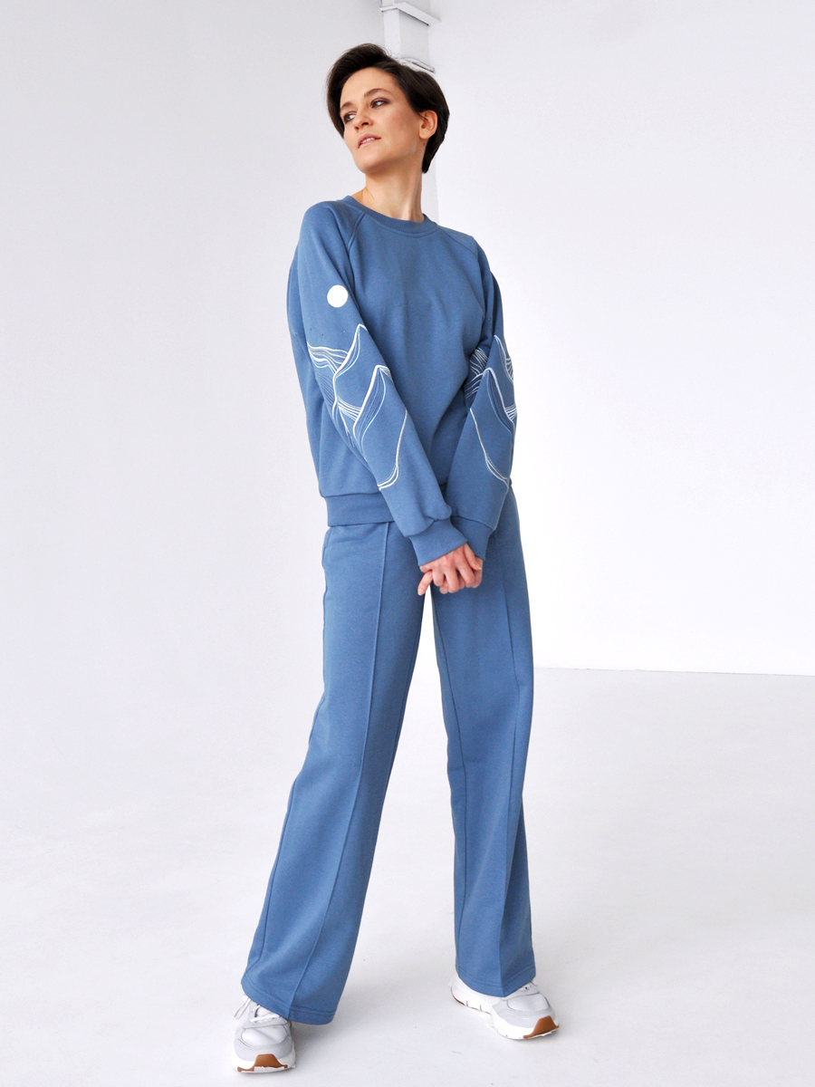 Женский свитшот реглан джинсового цвета с вышивкой "Горы"