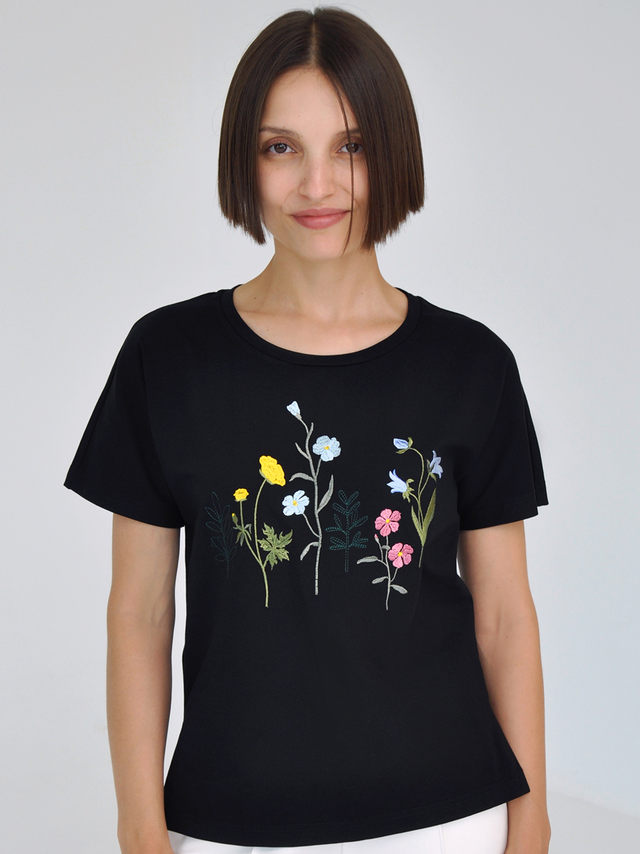 Женская черная футболка со спущенным плечом и разрезами с вышивкой "Мир цветов"