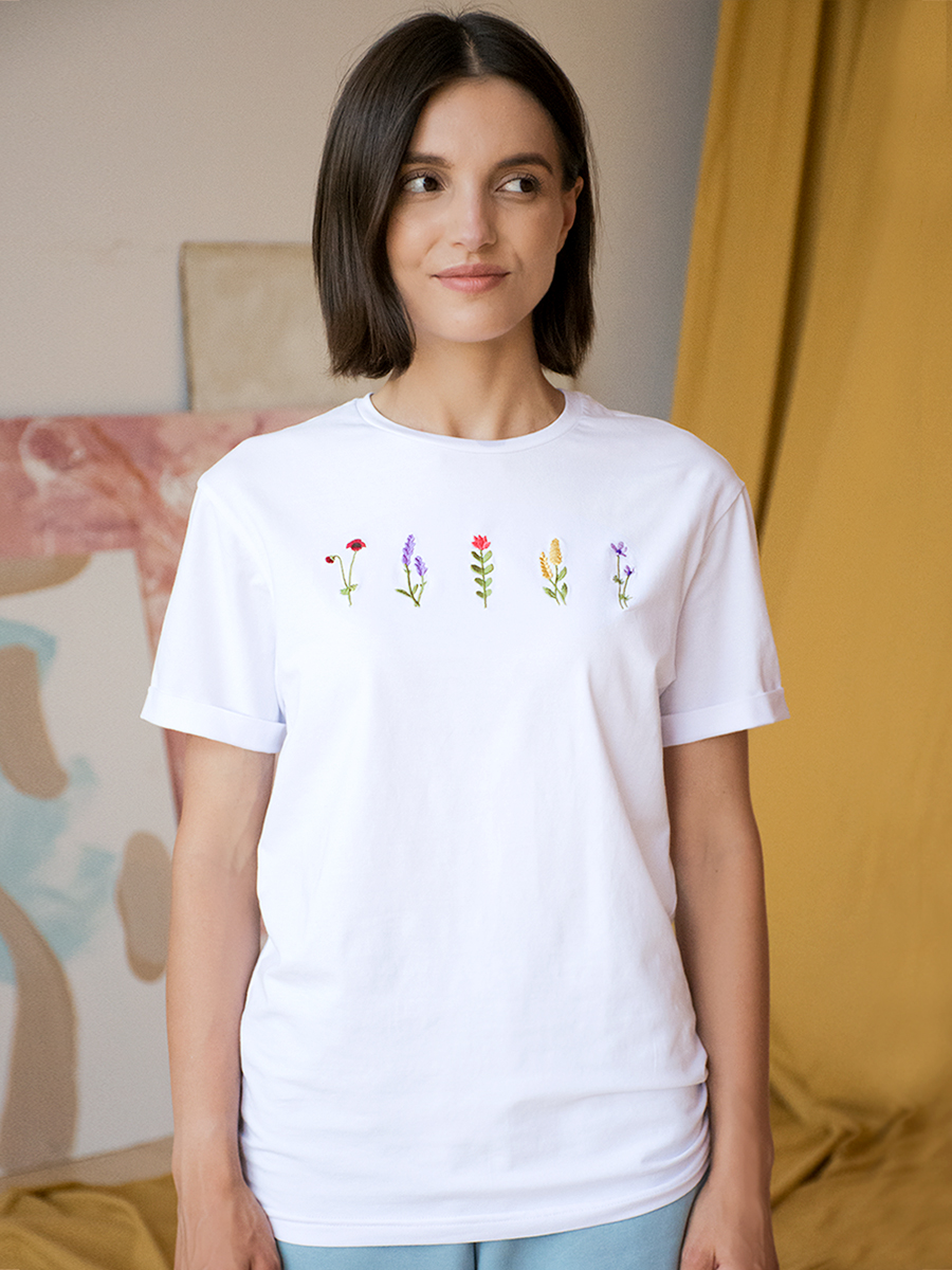 Женская белая футболка оверсайз с вышивкой "5 flowers"