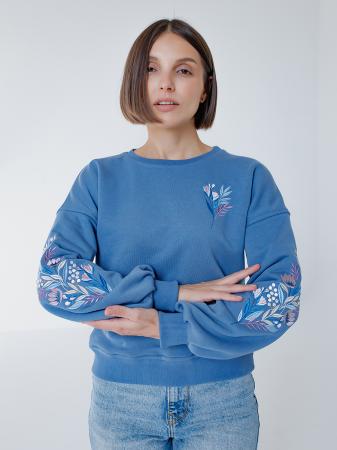 Женский свитшот оверсайз джинсового цвета с цветочной вышивкой на рукавах