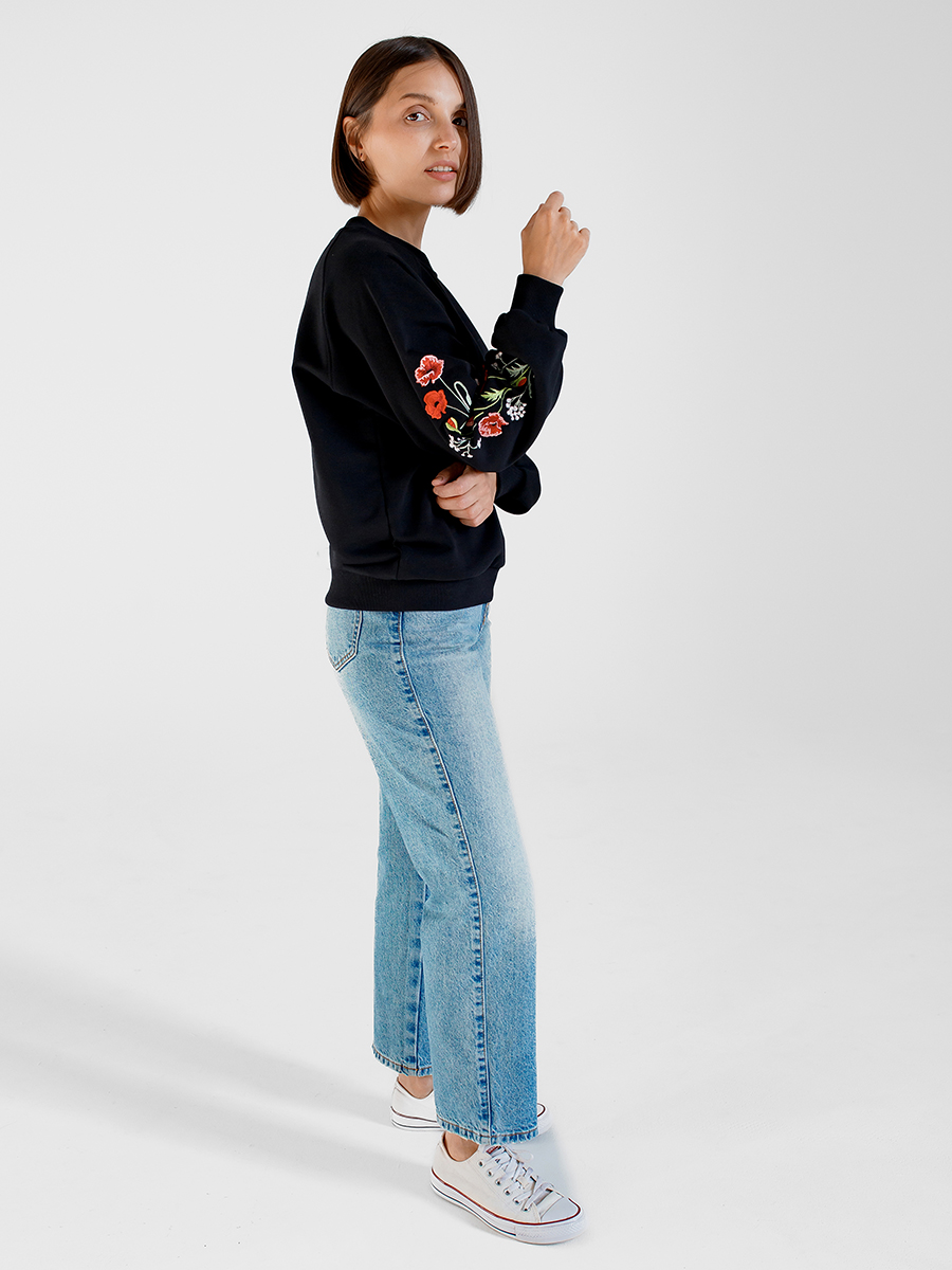 Женский свитшот реглан черного цвета с вышивкой "Жестокий романс" 