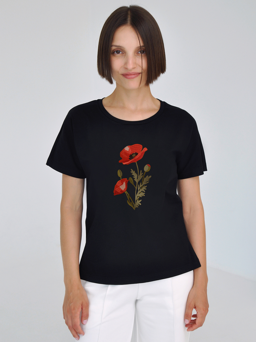 Женская черная футболка со спущенным плечом с вышивкой "Маки"