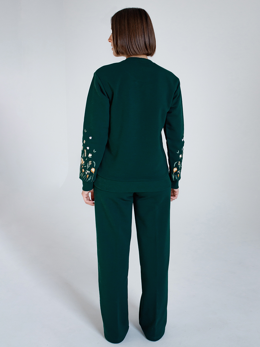 Женский свитшот изумрудный прямого кроя с вышивкой "Крокусы"
