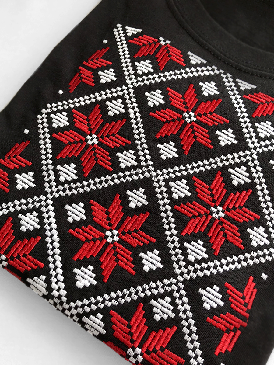 Мужская футболка черная с красно-белой вышивкой "Васьмiрог" 