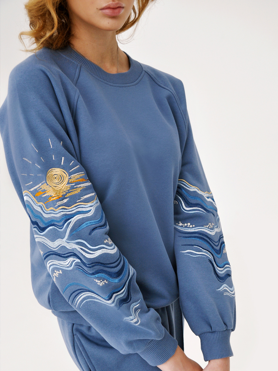 Женский свитшот реглан джинсового цвета с вышивкой "Море"