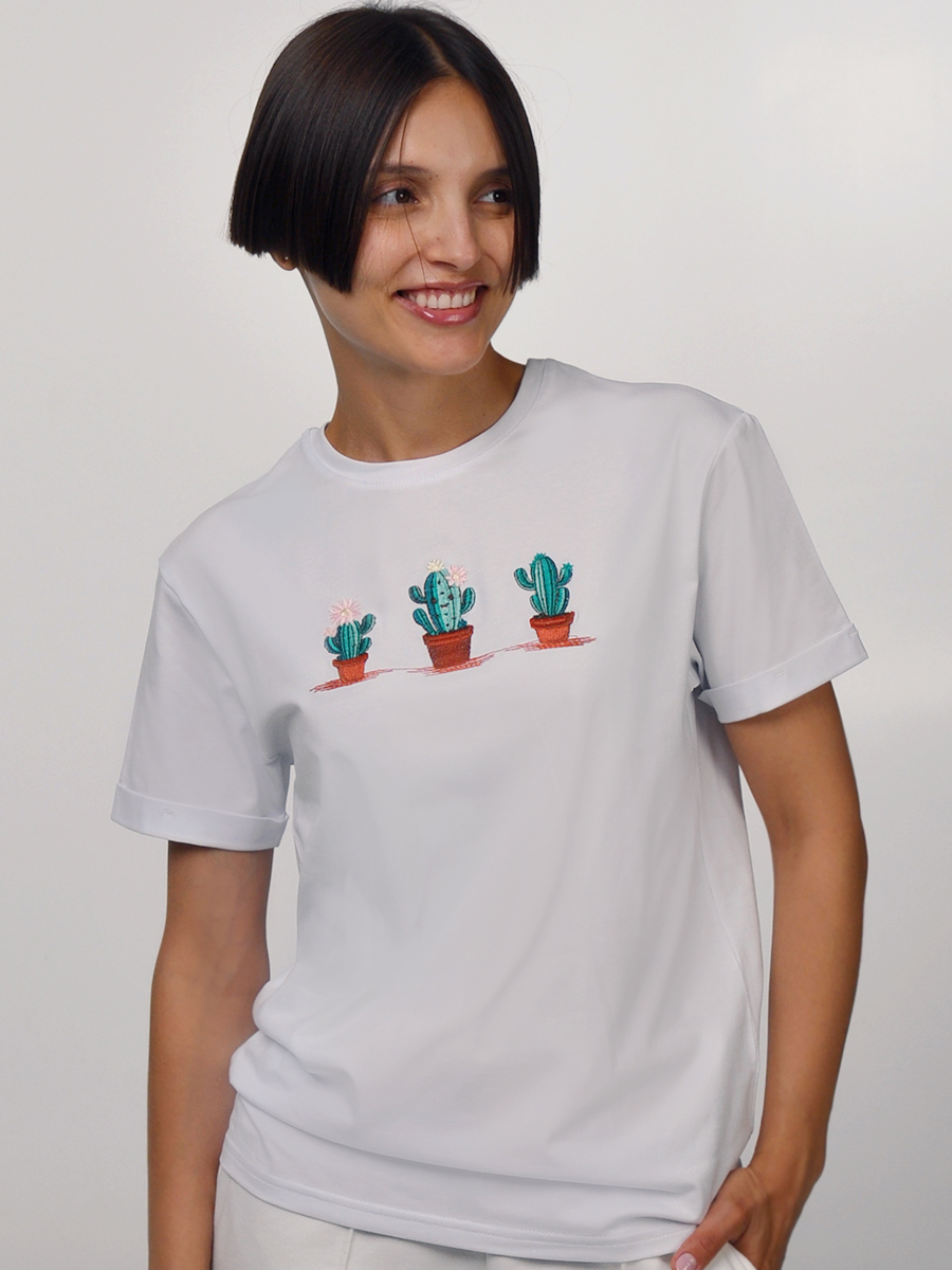 Женская белая футболка оверсайз с вышивкой "Кактусы"