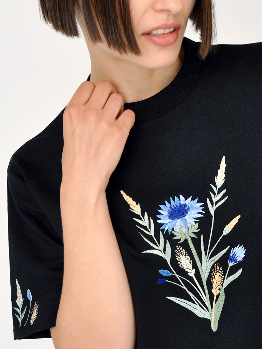Черная футболка оверсайз (плотная) с вышивкой "Василек"
