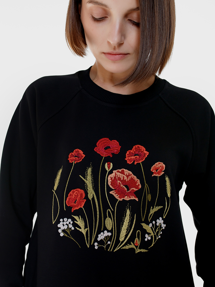 Женский свитшот реглан черного цвета с вышивкой "Маков цвет"