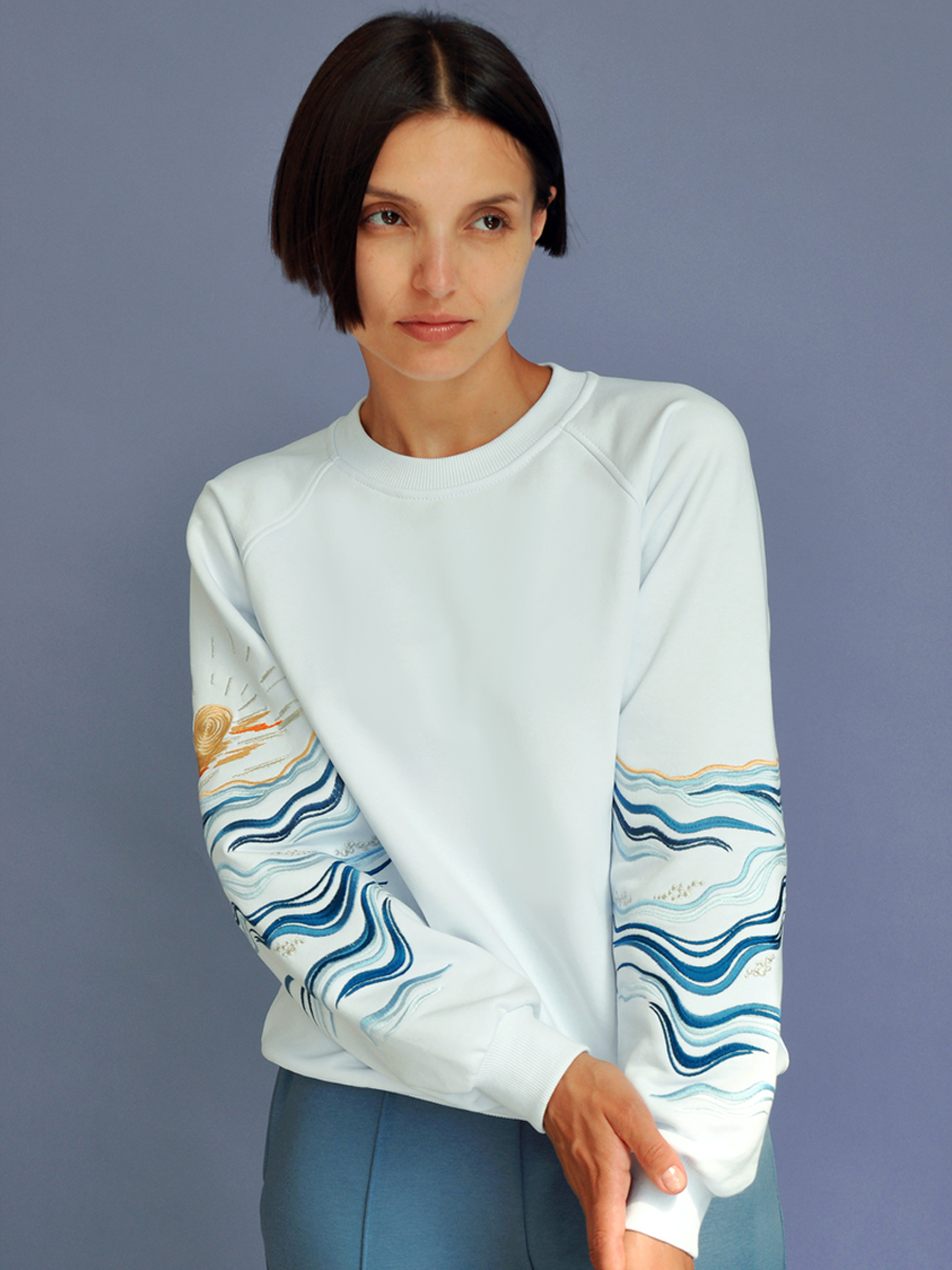 Женский свитшот реглан белый с вышивкой "Море"