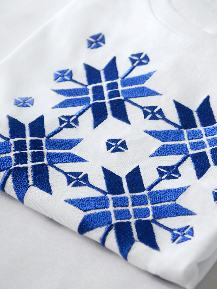 Мужская футболка белая с синей вышивкой "Жыццё" 