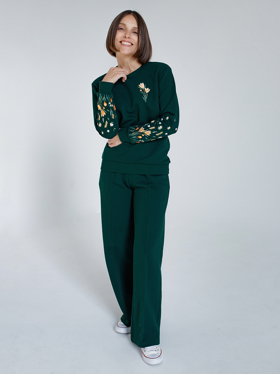 Женский свитшот изумрудный прямого кроя с вышивкой "Крокусы"