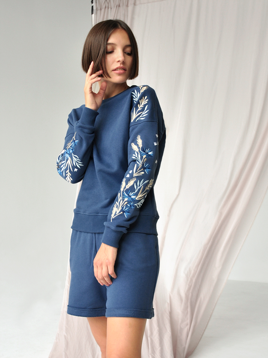 Женский свитшот цвета индиго с вышивкой "Валошкі ў каласах"