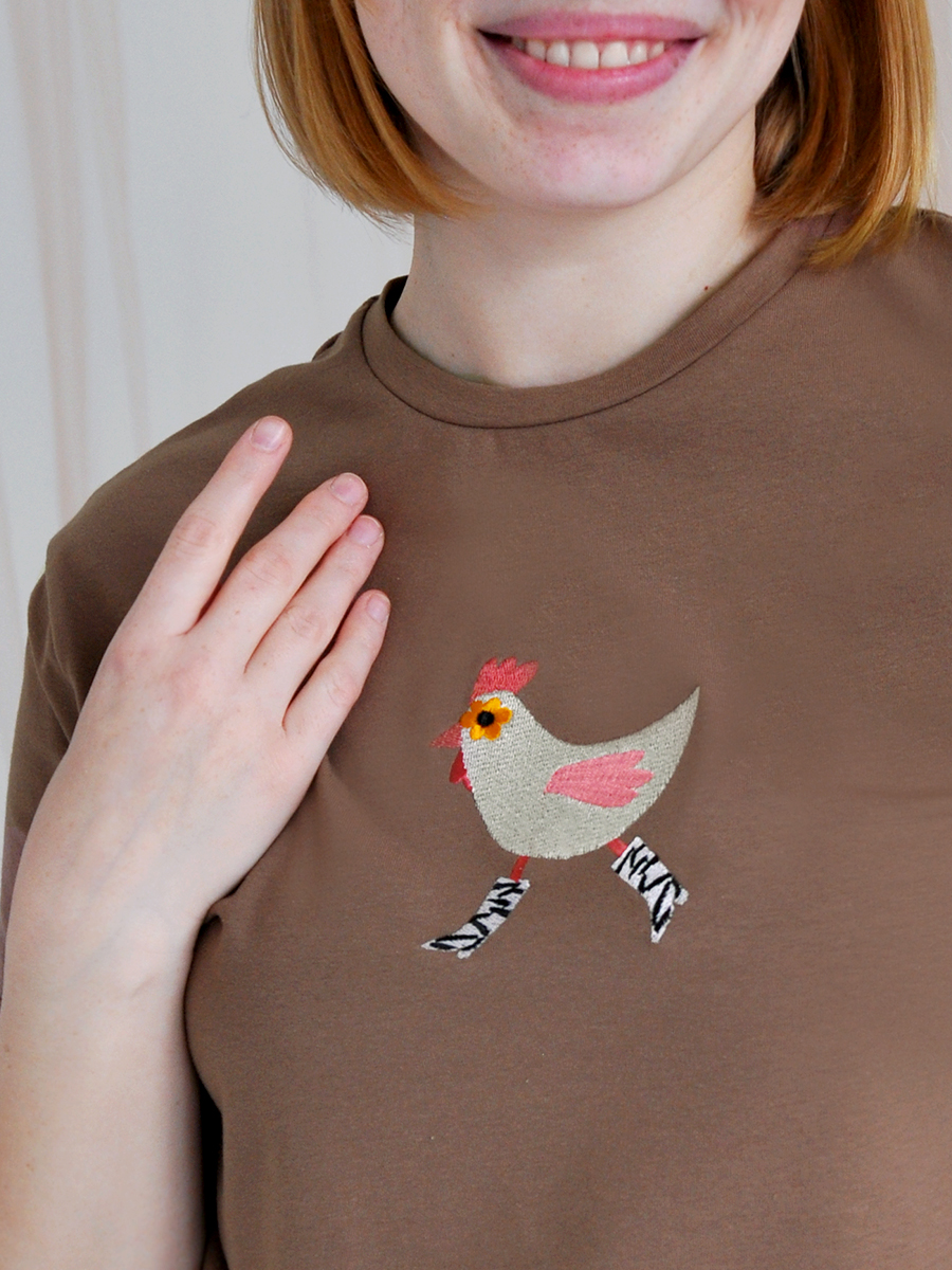 Женская футболка цвета капучино оверсайз с вышивкой "Цыпа"