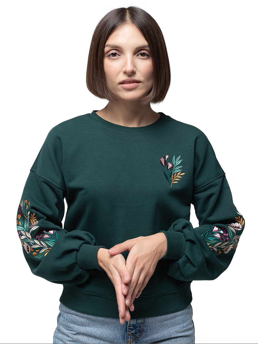 Женский свитшот оверсайз изумрудный с цветочной вышивкой на рукавах