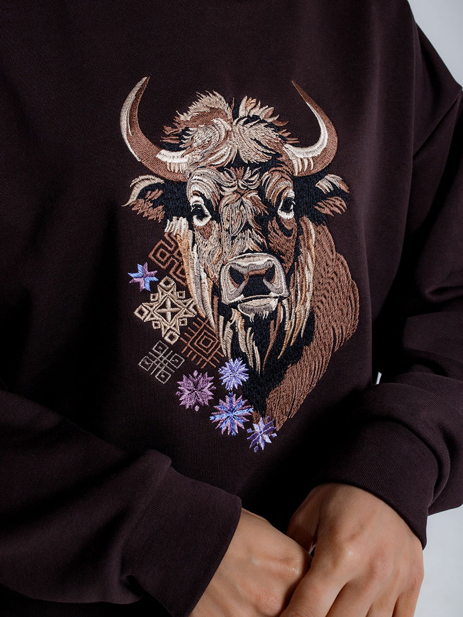 Свитшот женский  оверсайз цвета горький шоколад с вышивкой "Бизон"