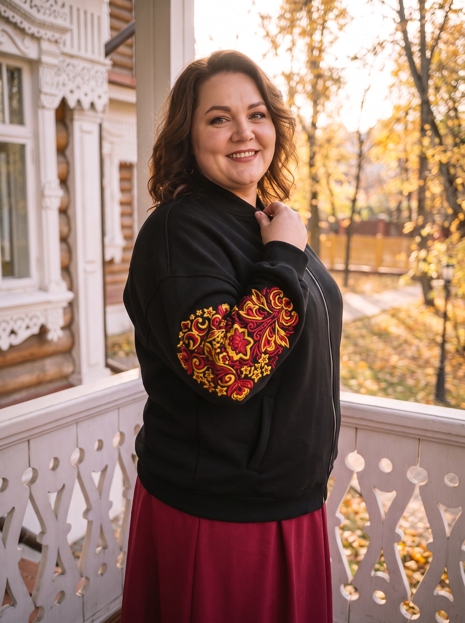 Бомбер черный женский plus size с вышивкой "Красочный вернисаж" 