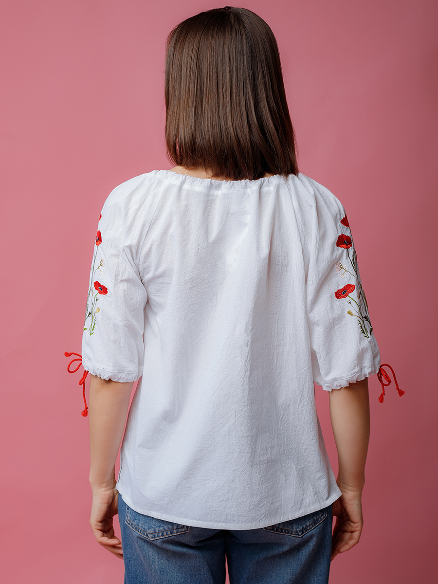 Белая блузка с  вышивкой "Маковый ансамбль"