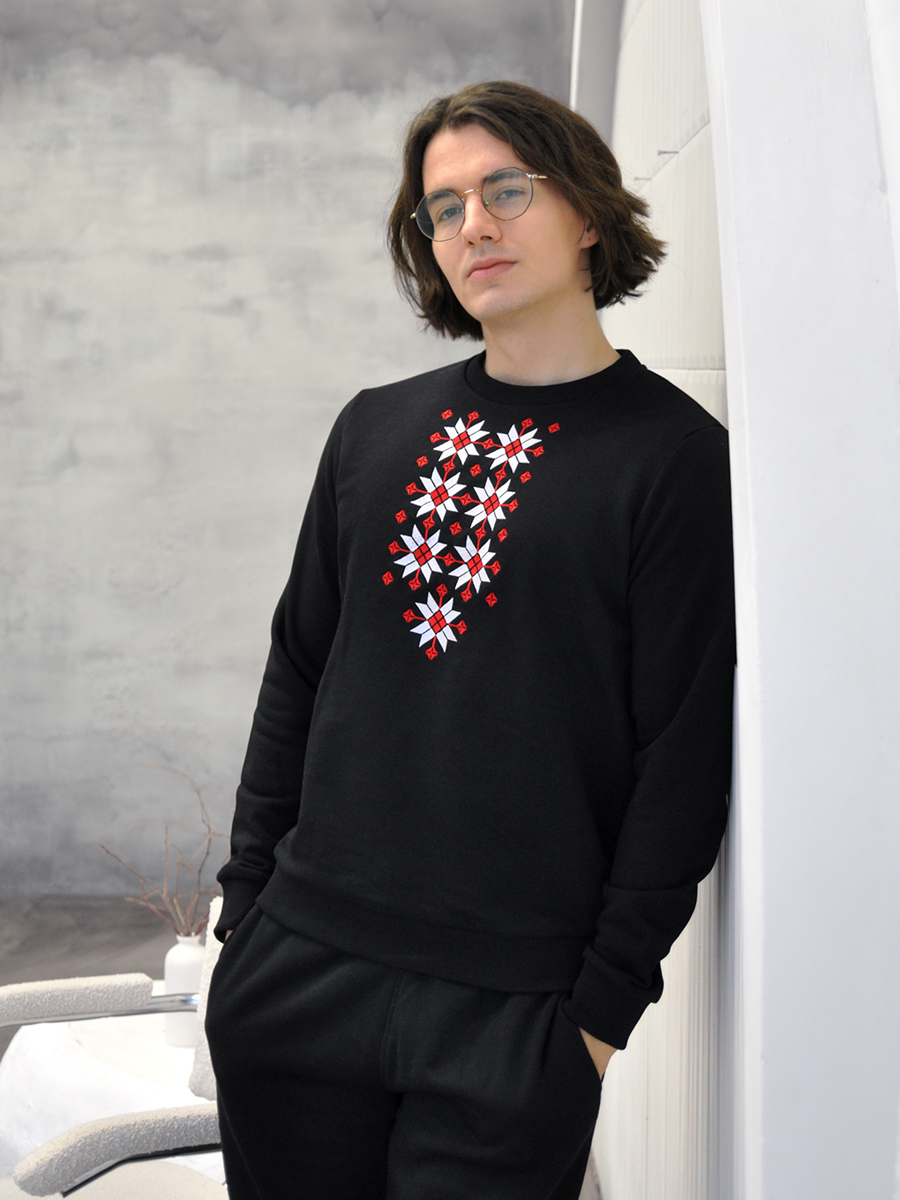 Свитшот мужской черный с красно-белой вышивкой "Жыццё" 