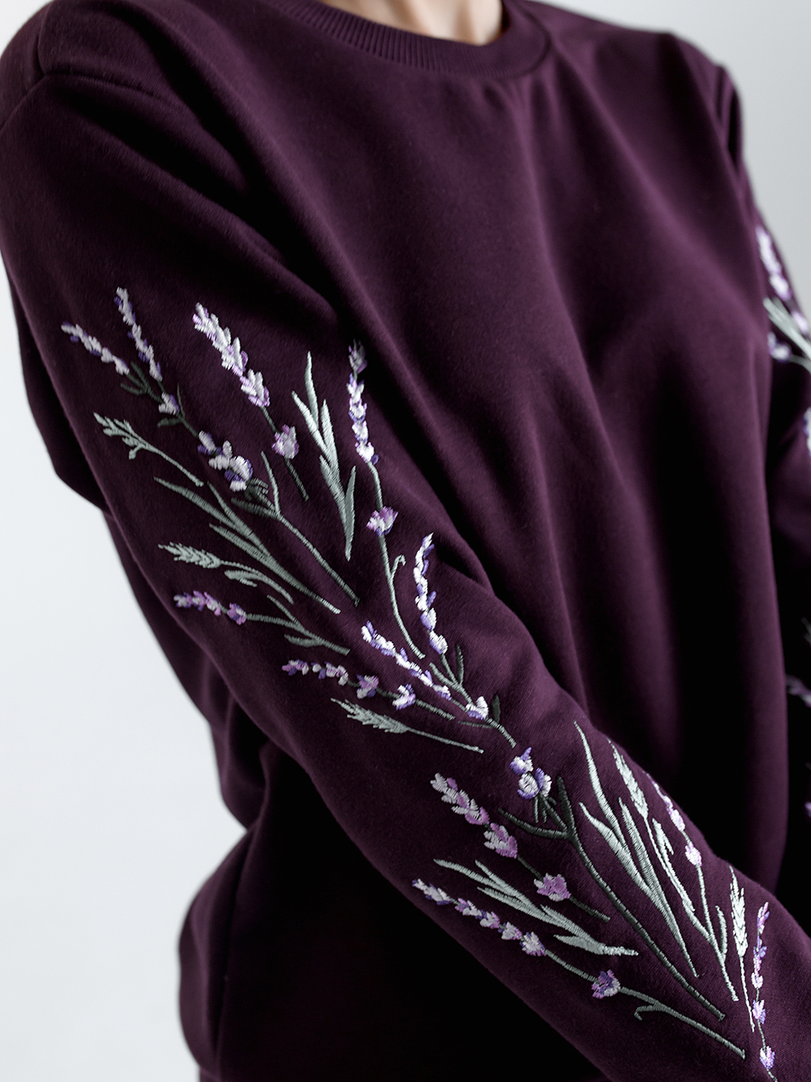 Женский свитшот баклажанового цвета с вышивкой "Лаванда"