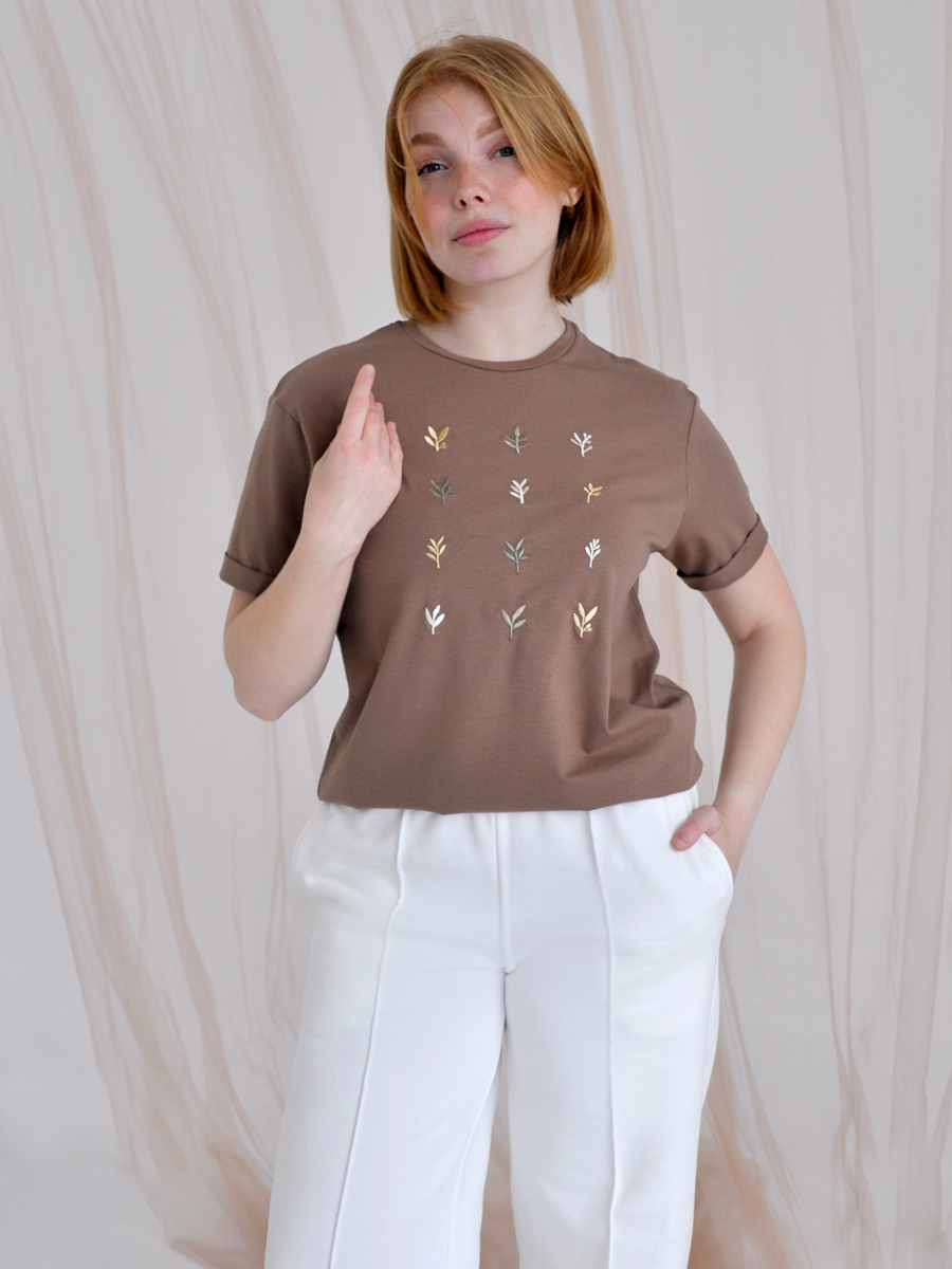 Женская футболка цвета капучино оверсайз с вышивкой "Листопад"