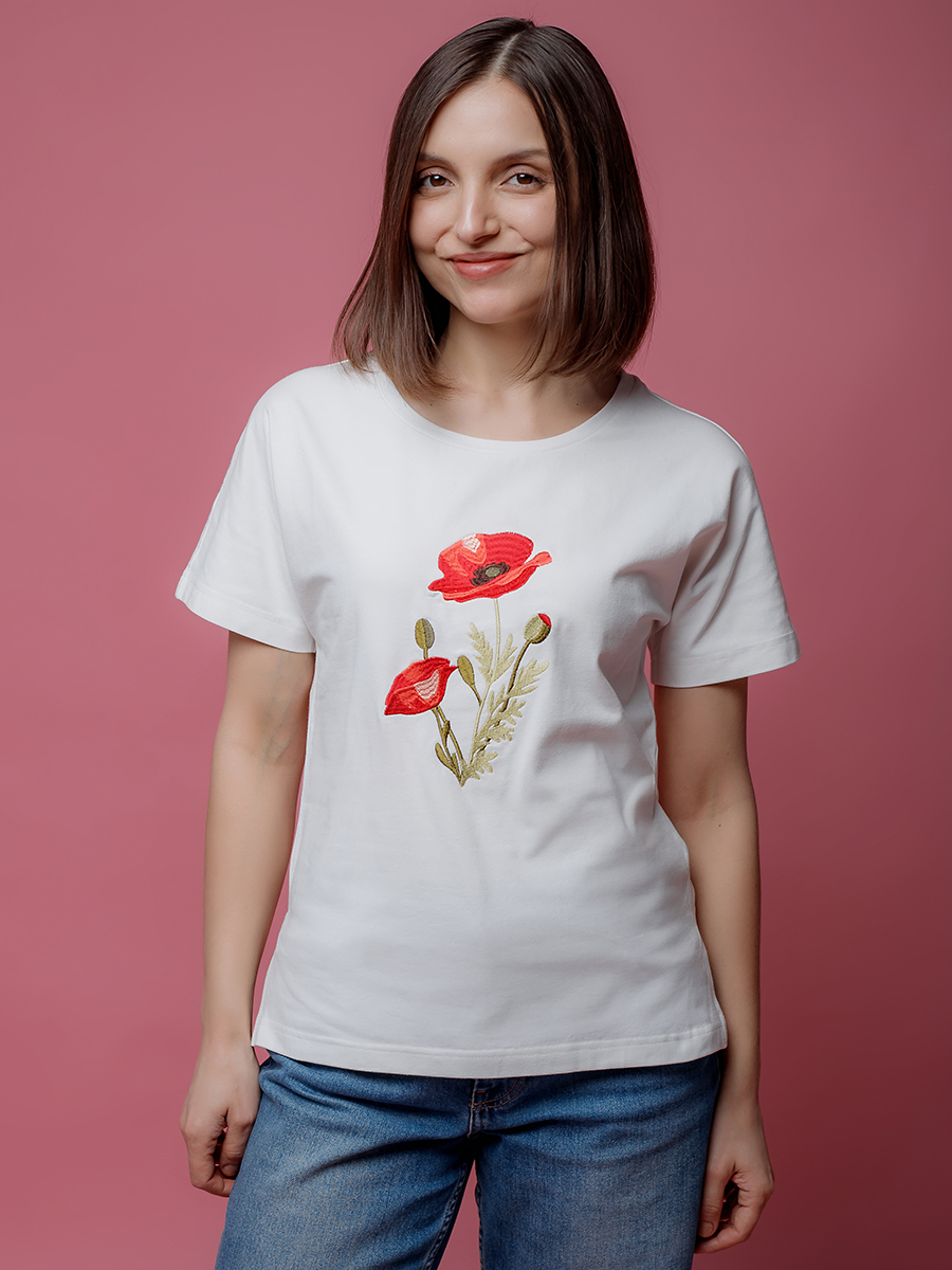 Женская молочная футболка со спущенным плечом с вышивкой "Маки"