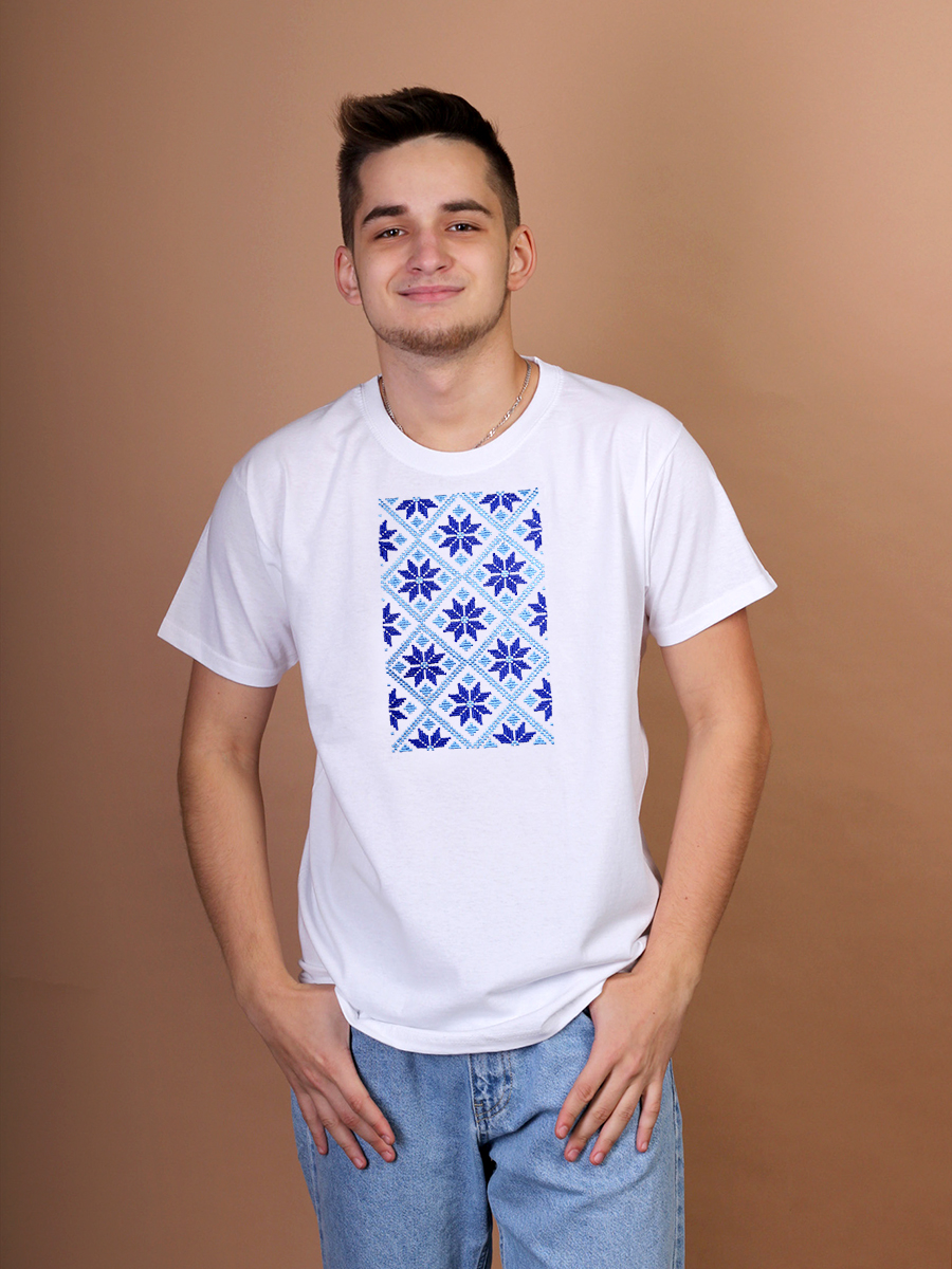 Мужская футболка белая с синей вышивкой  "Васьмiрог" 