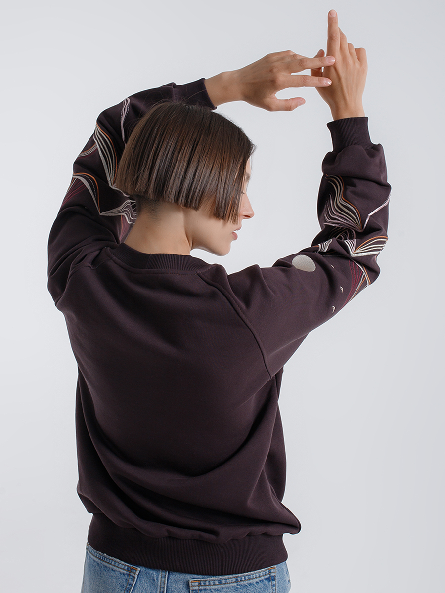 Женский свитшот реглан цвета горький шоколад с вышивкой "Горы"