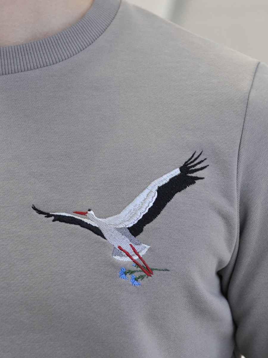 Свитшот мужской серо-бежевый с вышивкой "Аист" 