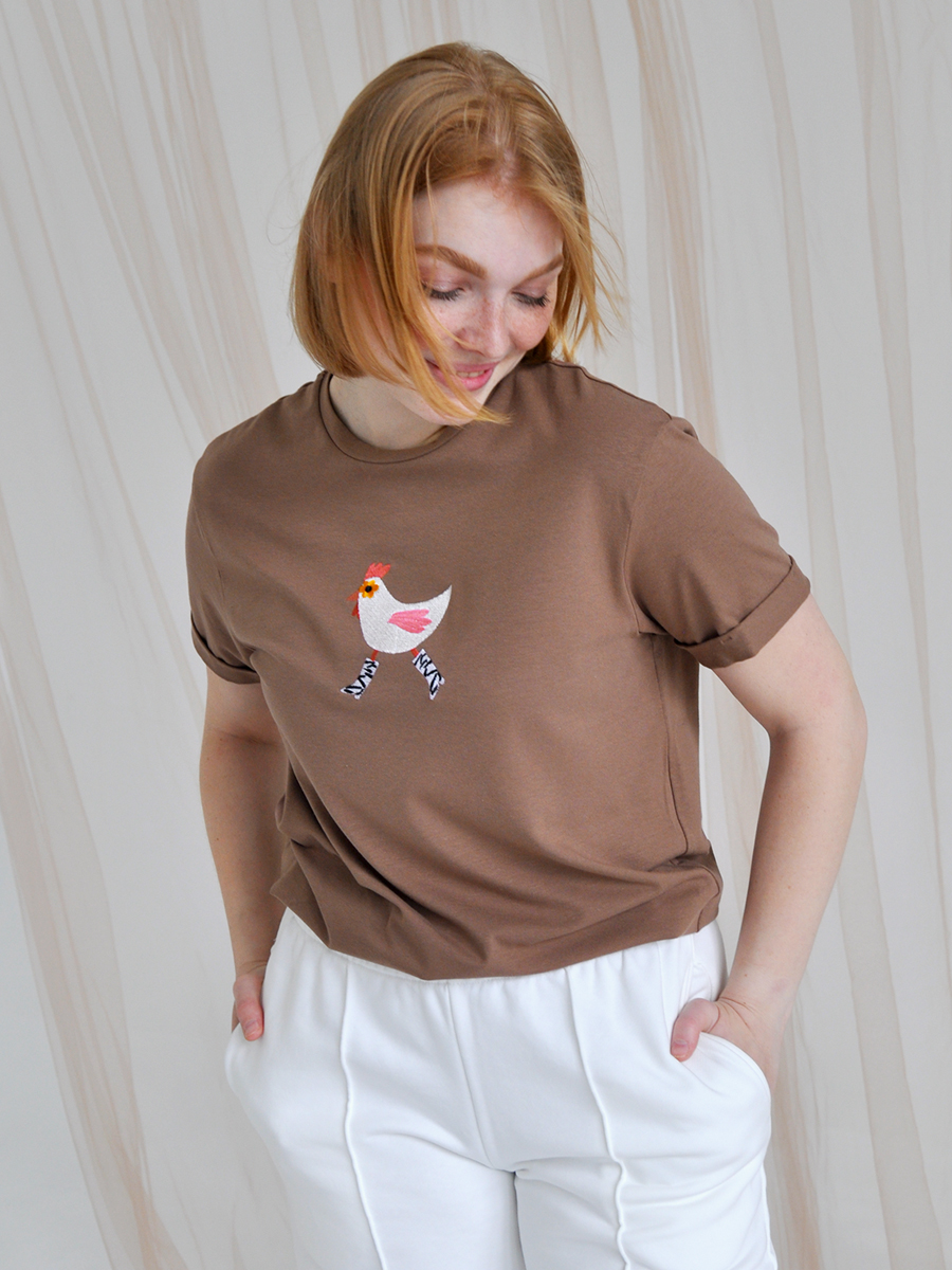 Женская футболка цвета капучино оверсайз с вышивкой "Цыпа"