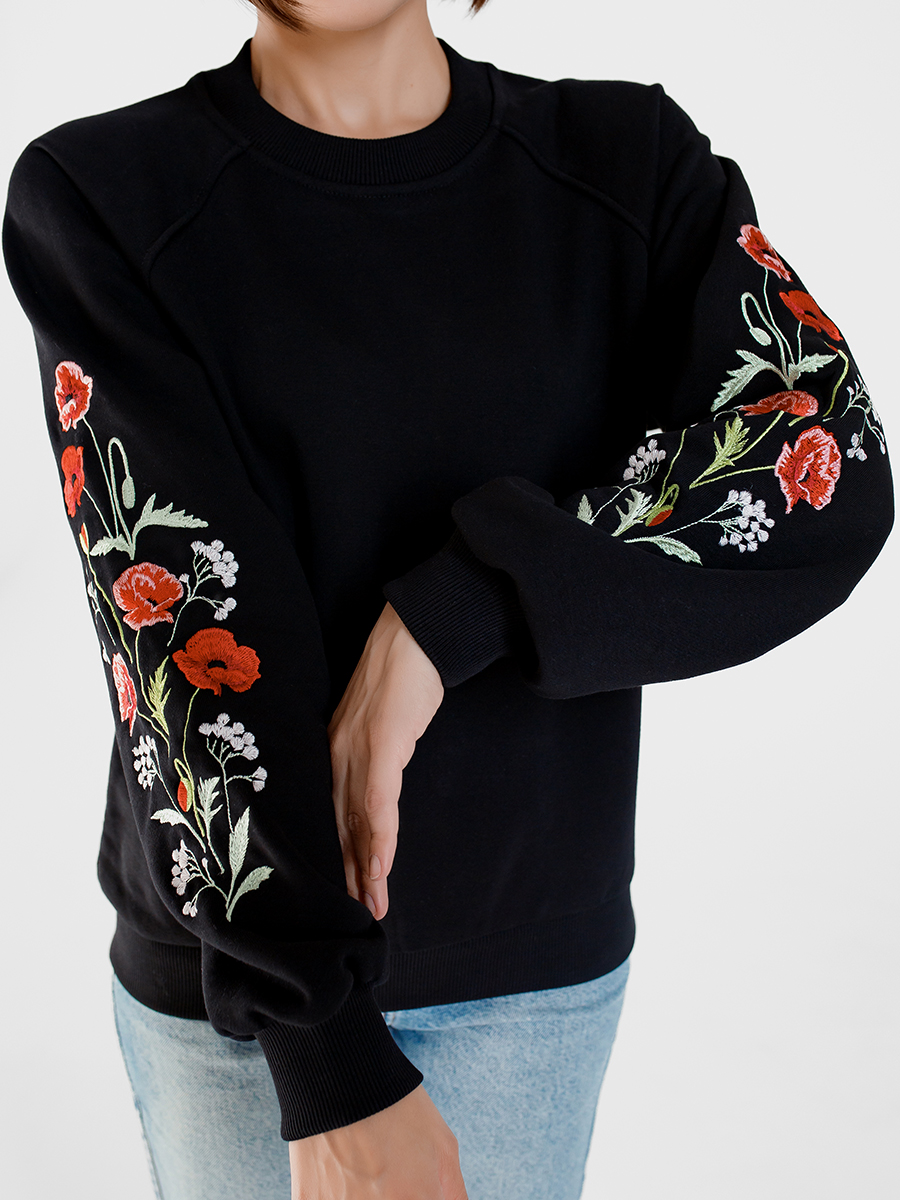 Женский свитшот реглан черного цвета с вышивкой "Жестокий романс" 