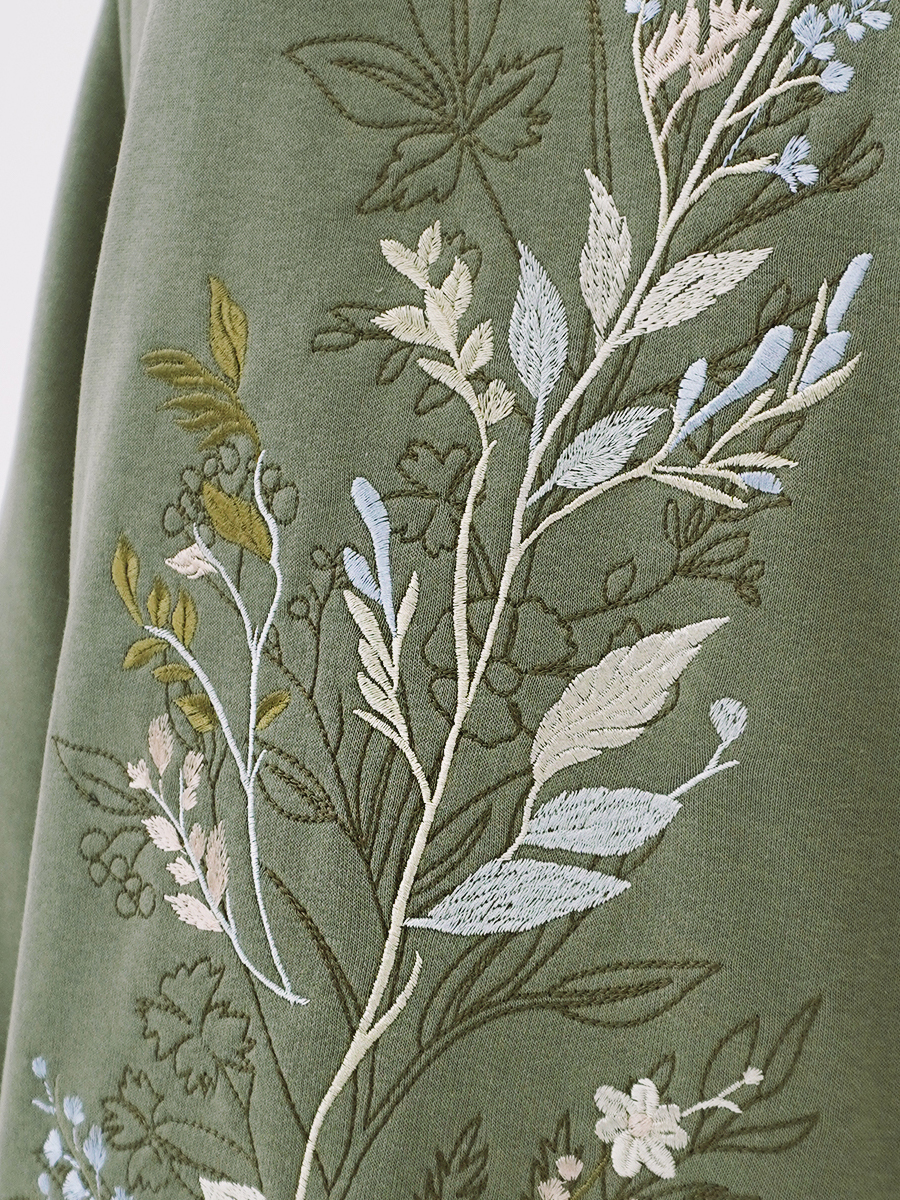 Платье цвета хаки с вышивкой "Танец листвы"