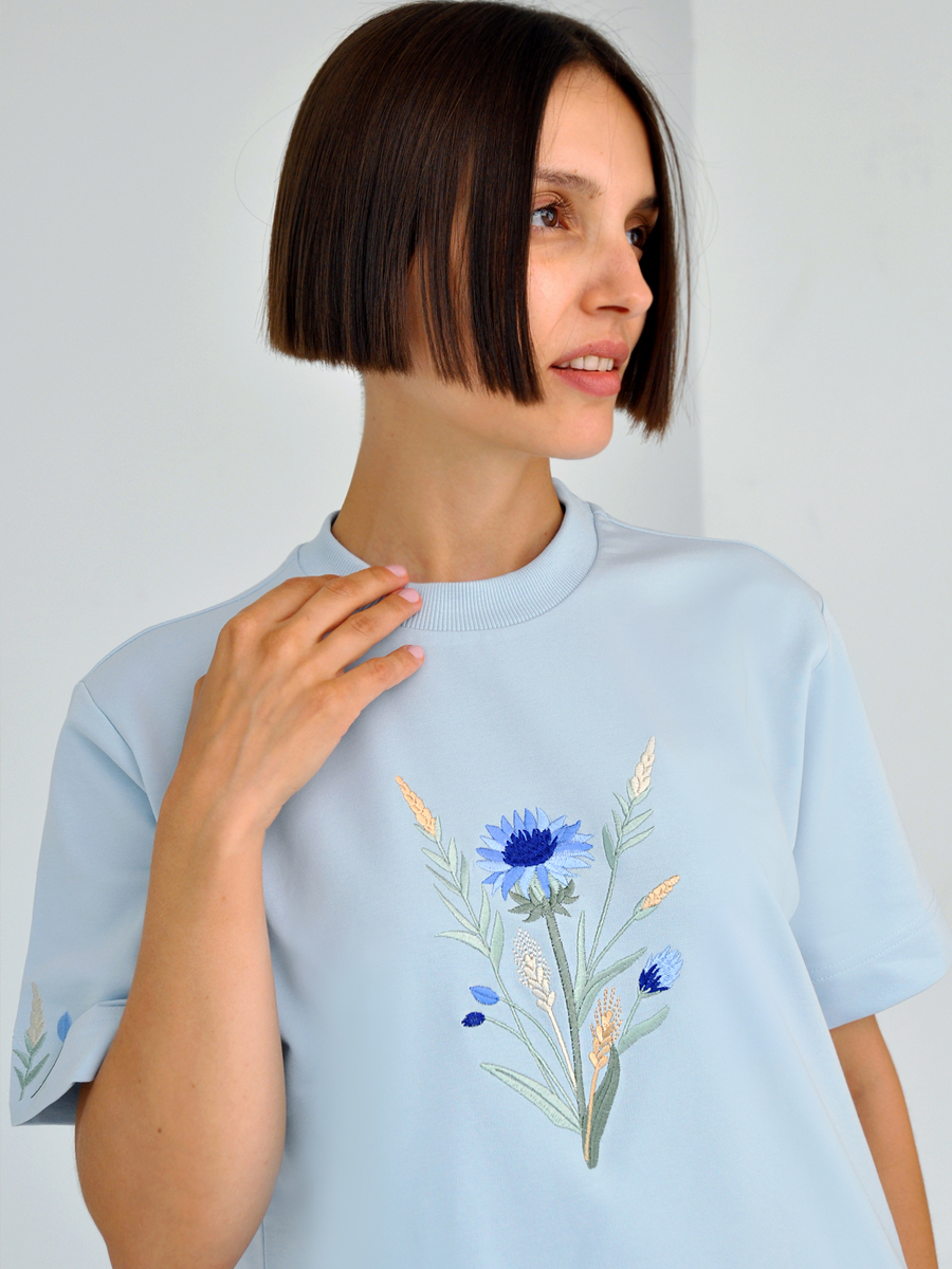 Серо-голубая футболка оверсайз (плотная) с вышивкой "Василек"