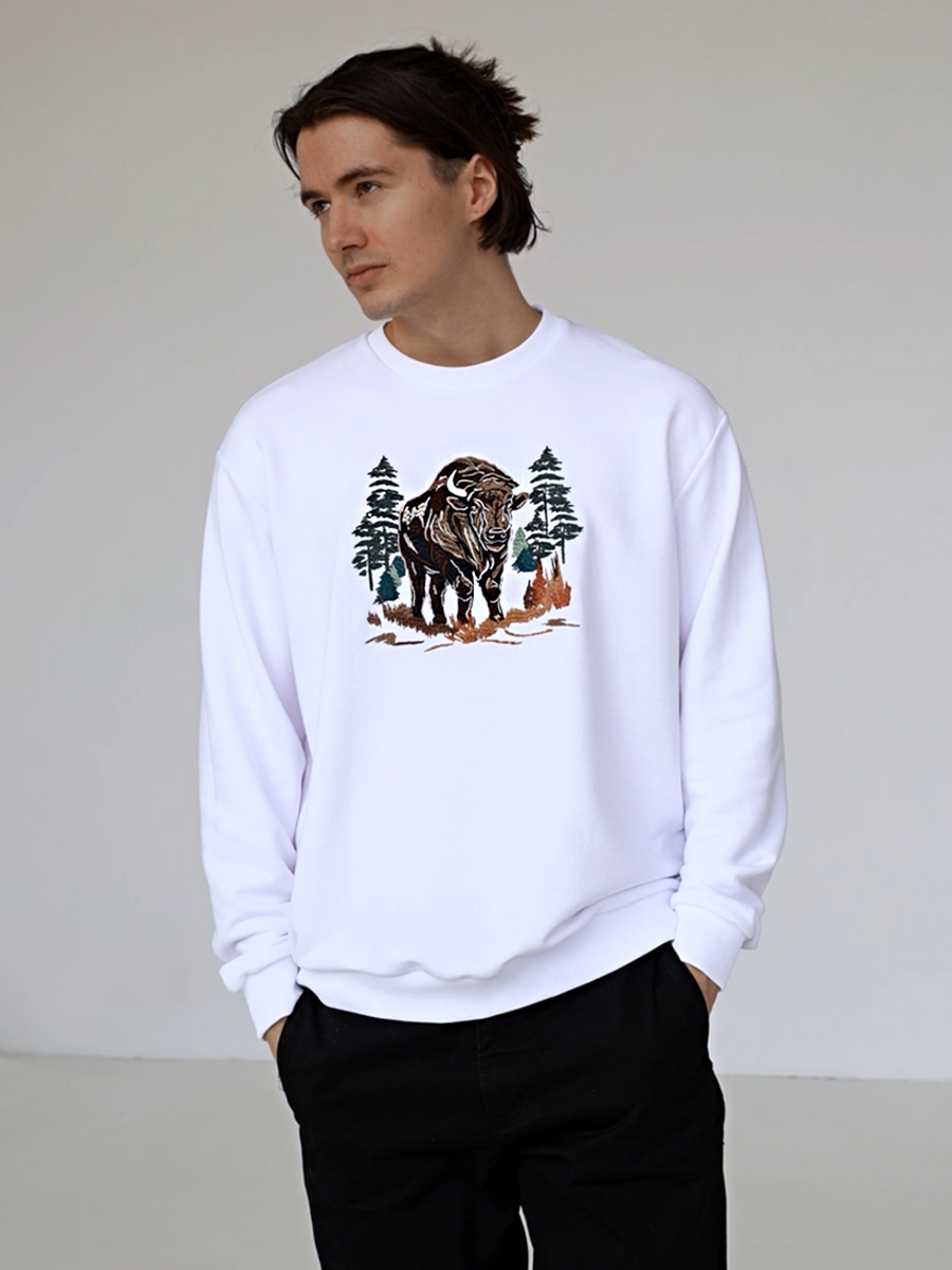 Свитшот мужской белый с вышивкой "Зубр"