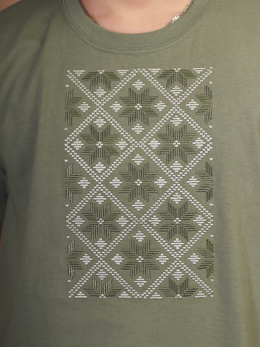 Мужская футболка оливковая с вышивкой "Васьмiрог"