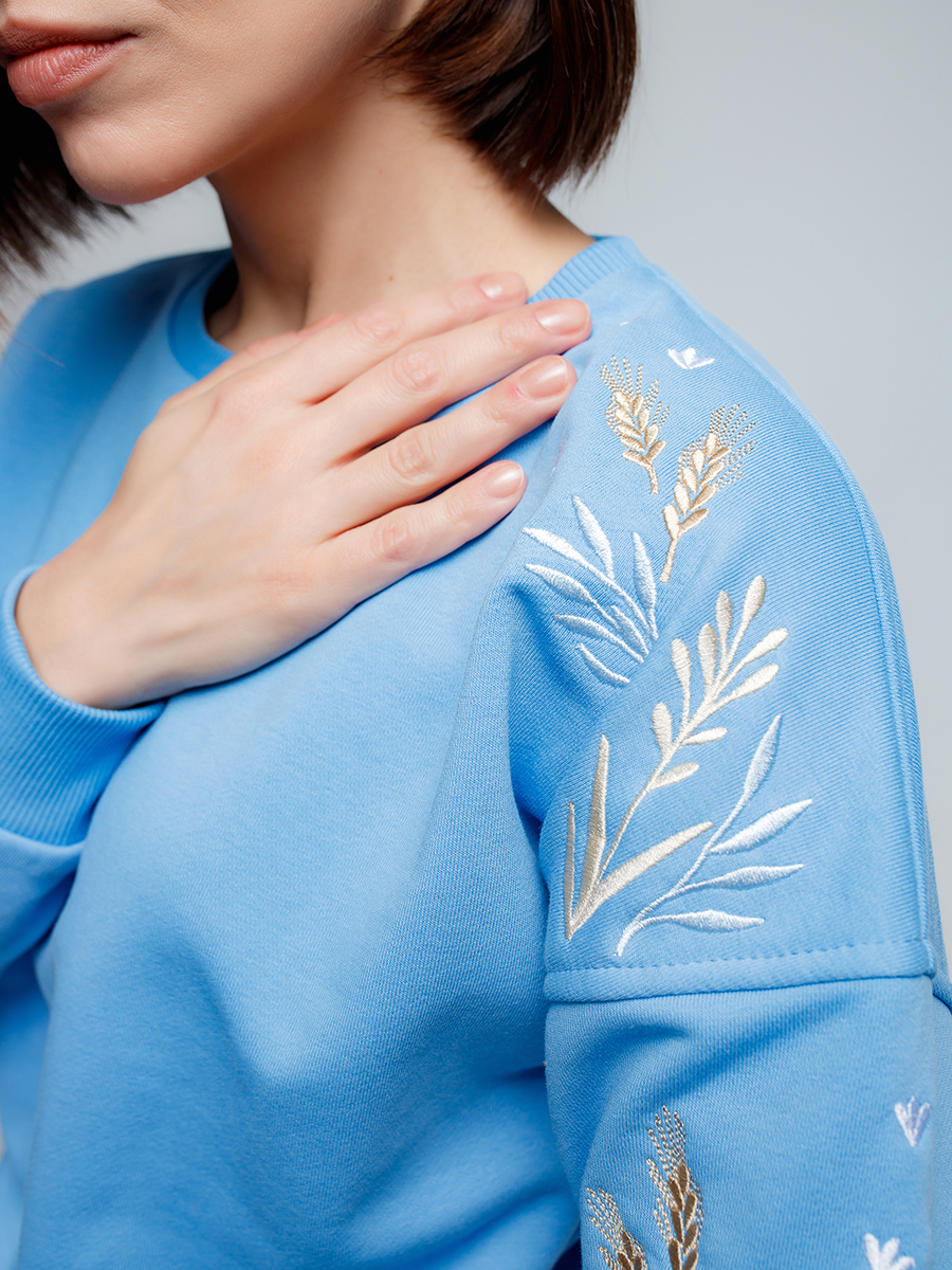 Женский свитшот голубой с вышивкой "Валошкі ў каласах"