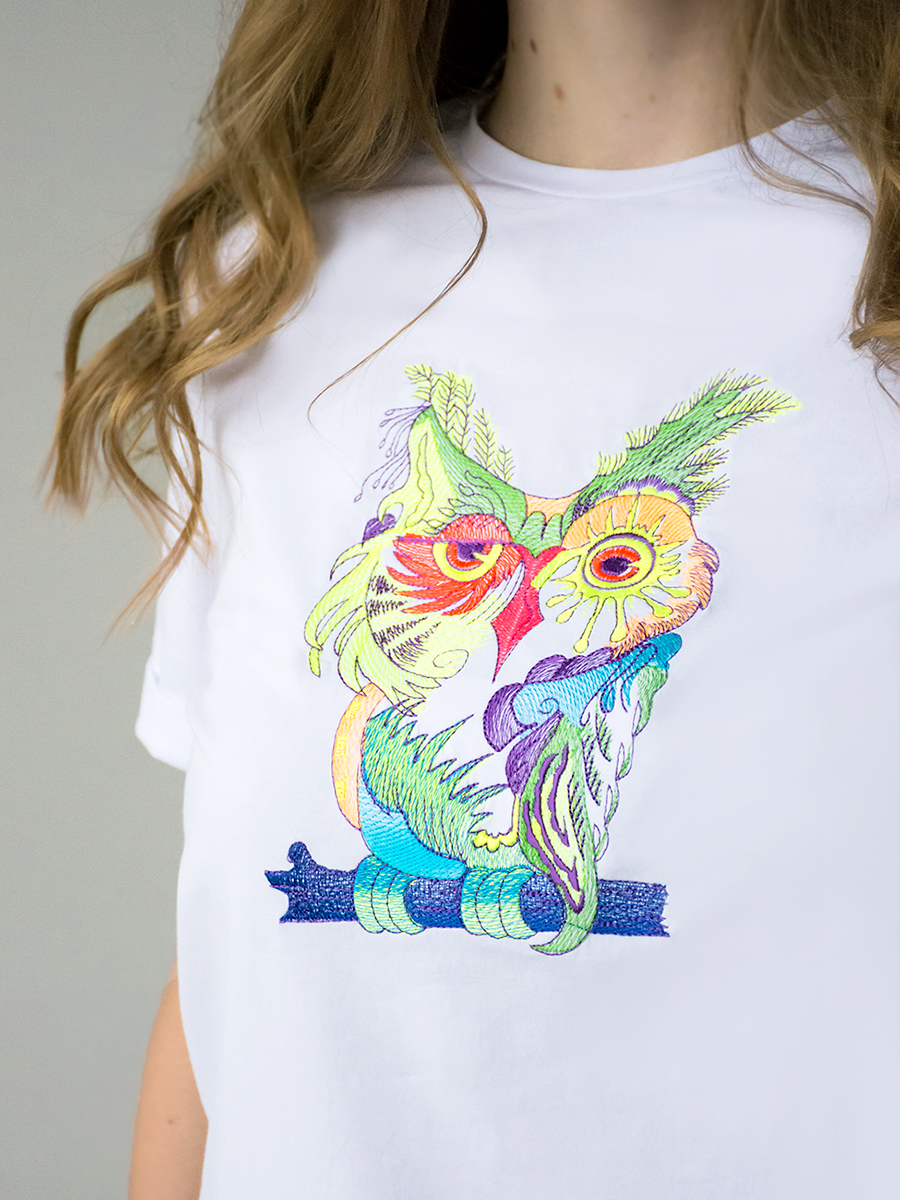 Женская белая футболка оверсайз с вышивкой "Сова"