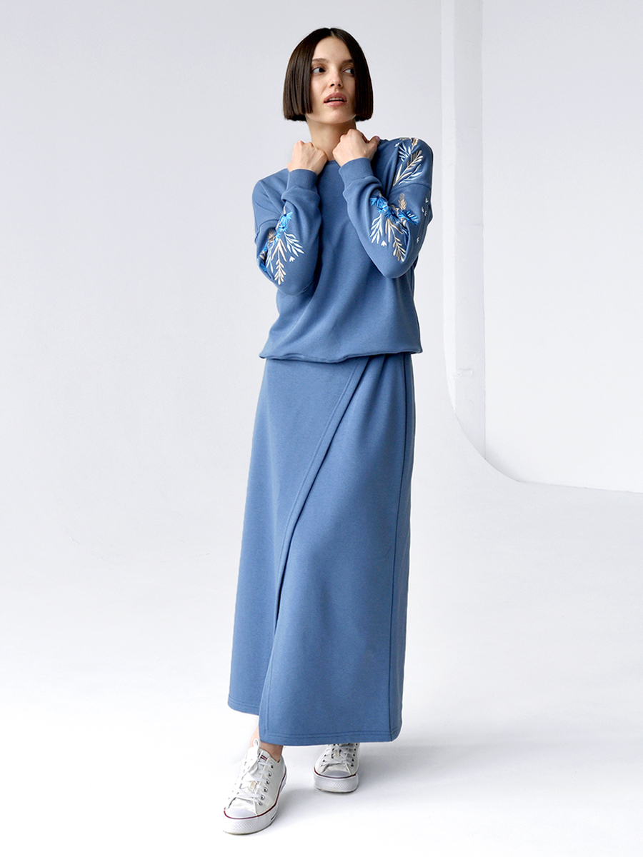 Женский свитшот джинсового цвета с вышивкой "Валошкі ў каласах"