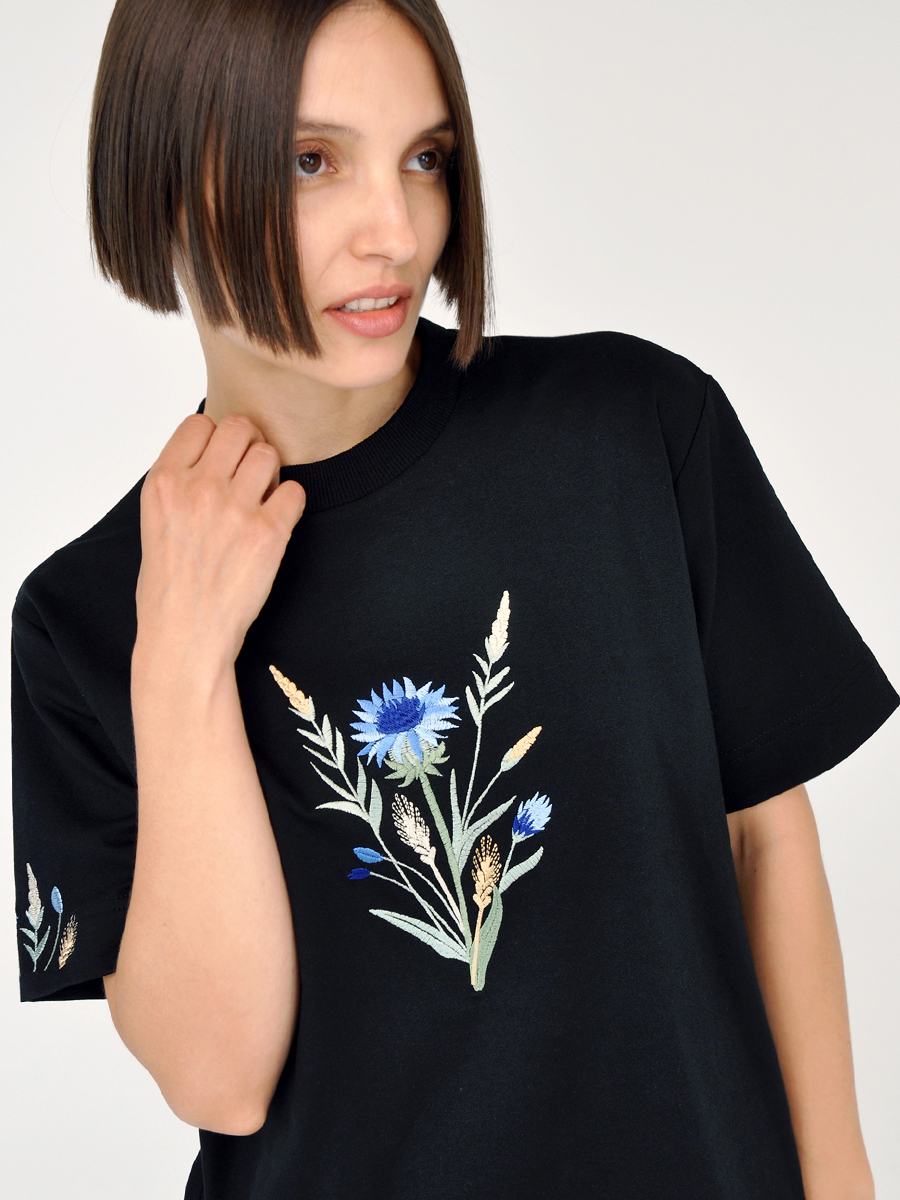 Черная футболка оверсайз (плотная) с вышивкой "Василек"