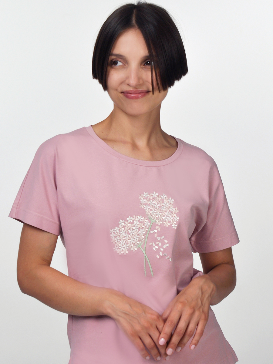 Женская цвета пыльная роза футболка со спущенным плечом с вышивкой "Гортензия"