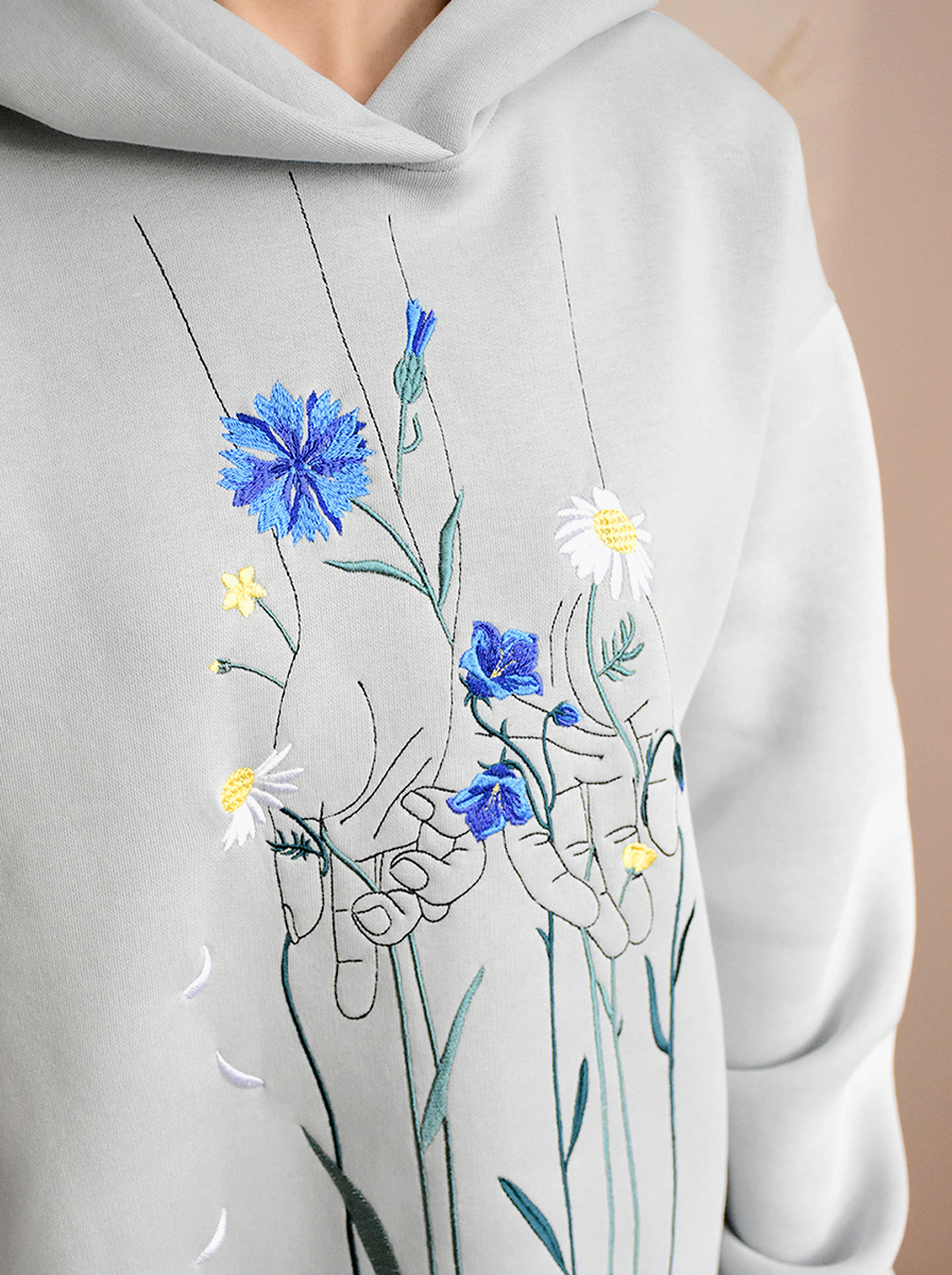Худи оверсайз светло-серый с вышивкой "Полевые цветы"