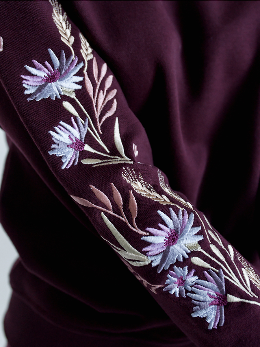 Женский свитшот баклажанового цвета с вышивкой "Валошкі ў каласах"