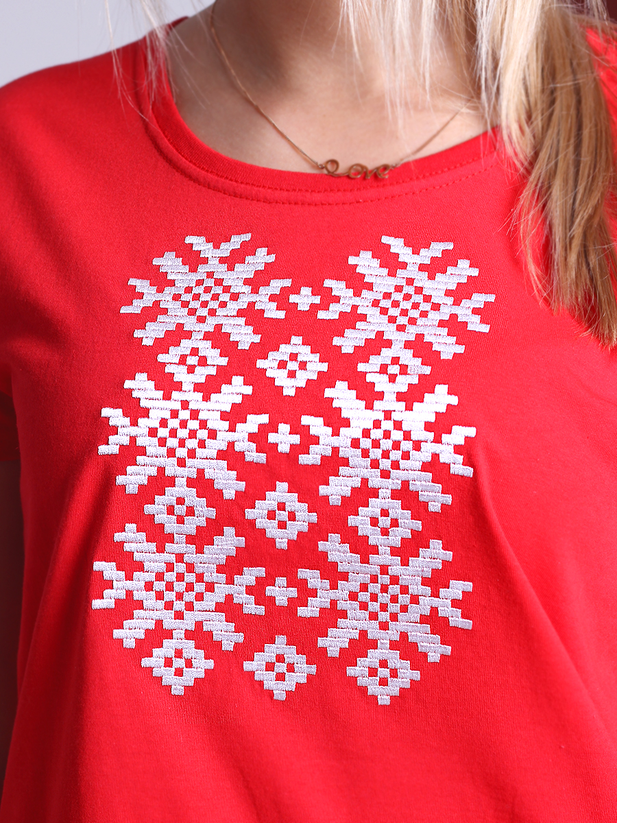 Женская футболка красная с белой  вышивкой "Ярыла" 