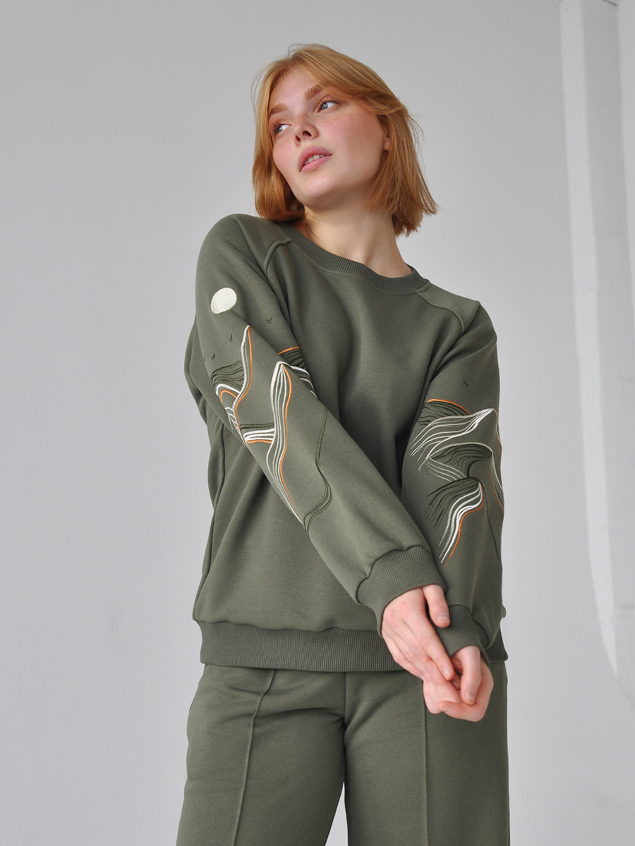 Женский свитшот реглан цвета хаки с вышивкой "Горы"