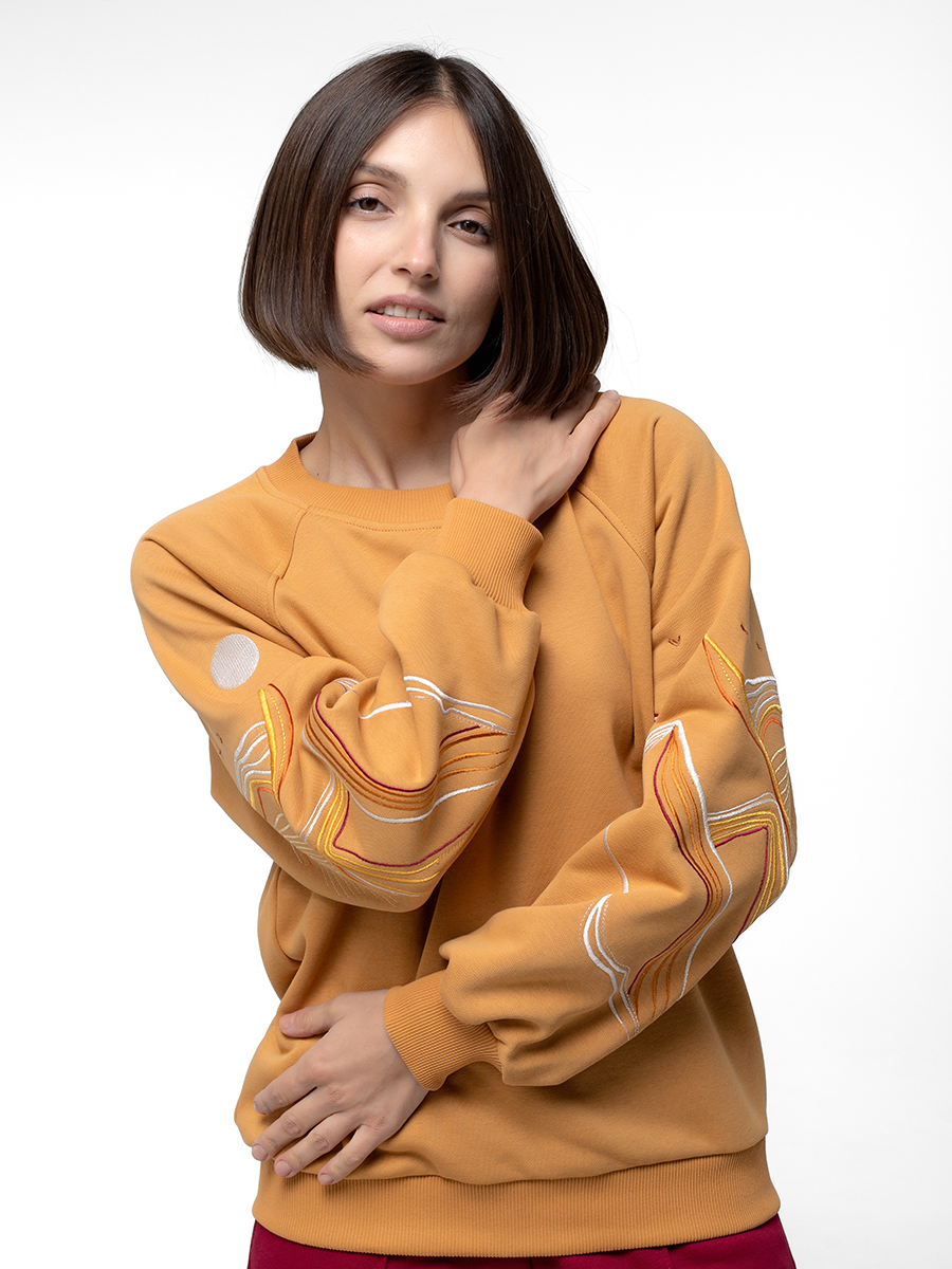 Женский свитшот реглан горчичный с вышивкой "Горы"