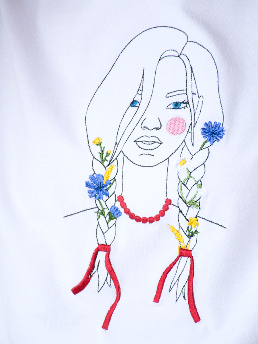 Женская белая футболка оверсайз с вышивкой "Девушка с косичками"