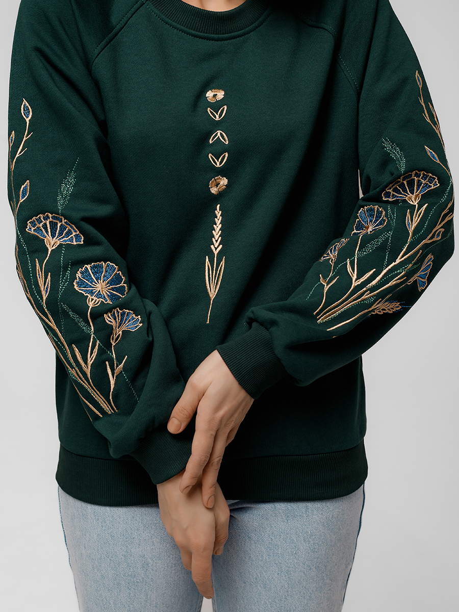Женский свитшот реглан изумрудного цвета с вышивкой "Васильковые грёзы"